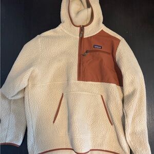 Patagonia Tan and Cream Fleece Jacket Men’s XL Barely Worn!